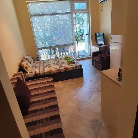 Apartment студия първа линия *