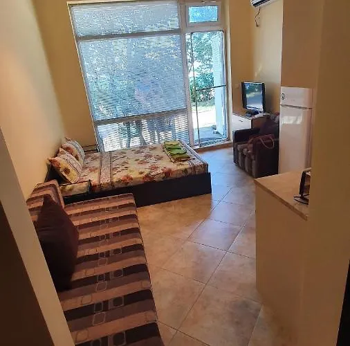 Apartamento студия първа линия *