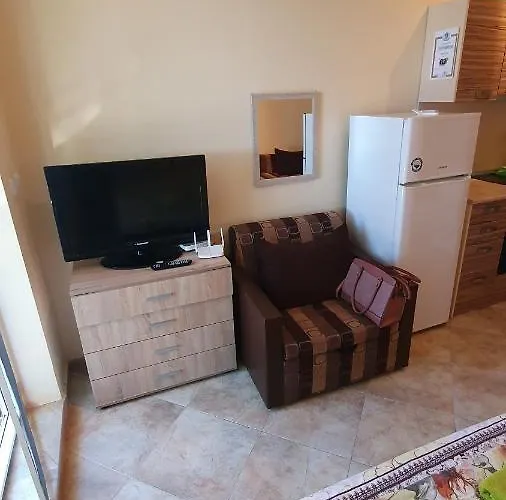 Apartamento студия първа линия