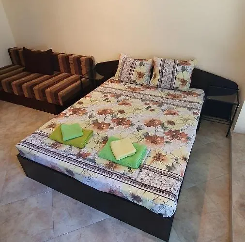 Apartamento студия първа линия