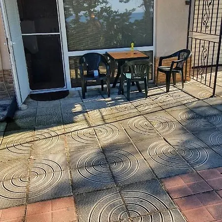 студия първа линия تشيرنوموريتس