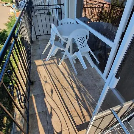 студия първа линия Apartment Chernomorets
